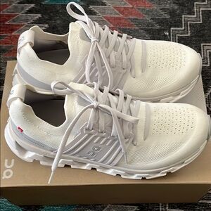 On Running- Women’s Cloudswift 3- White/ Frost-size 9